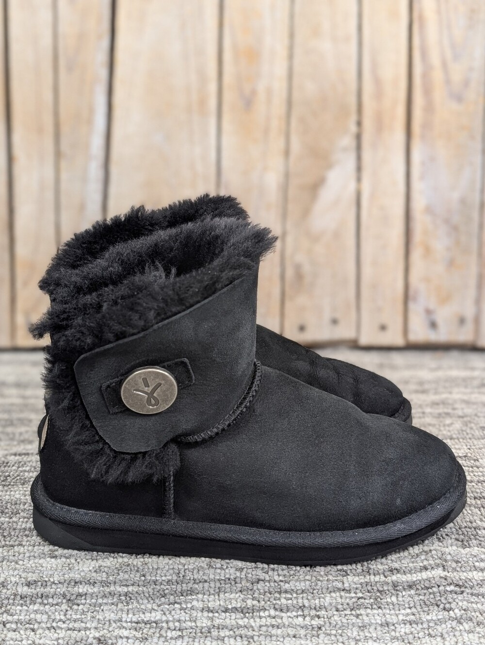 Emu Austrailia: Denman Mini Fur Boots - Black - Size 6 Women